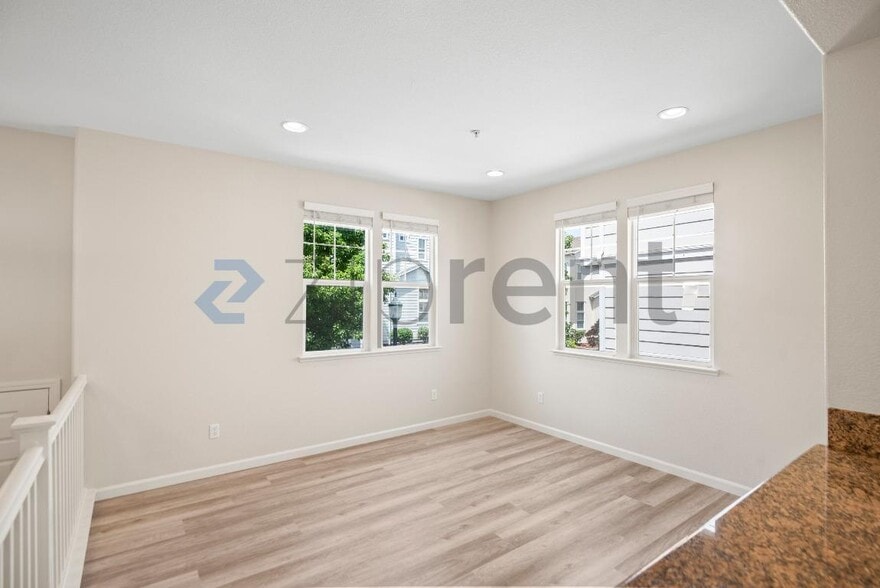 Building Photo - Unit