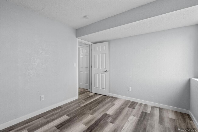 Building Photo - 3445 Cochran Dr