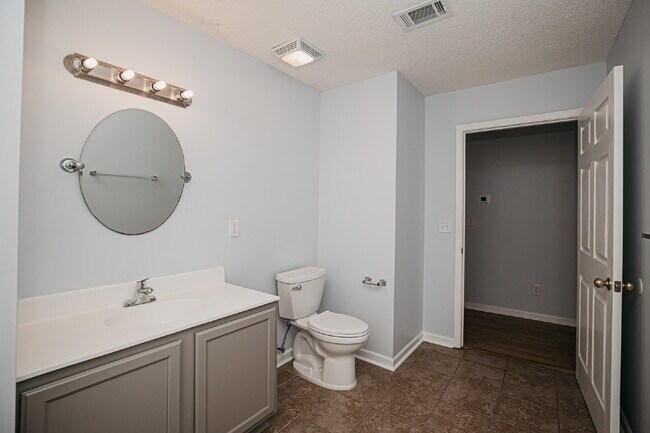 Building Photo - Charming 3 bed, 2 bath Mt. Pleasant Rental