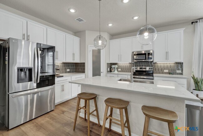 Building Photo - 816 Windflower