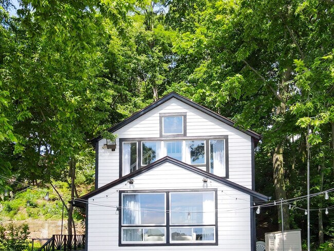 Building Photo - 135 Cora Ave