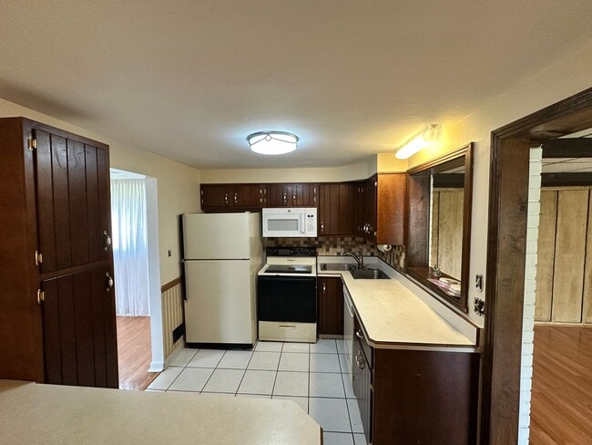 Building Photo - Homestead / Munhall - 2+ BR Single Family Home, AC, Garage, Yard, Bonus!