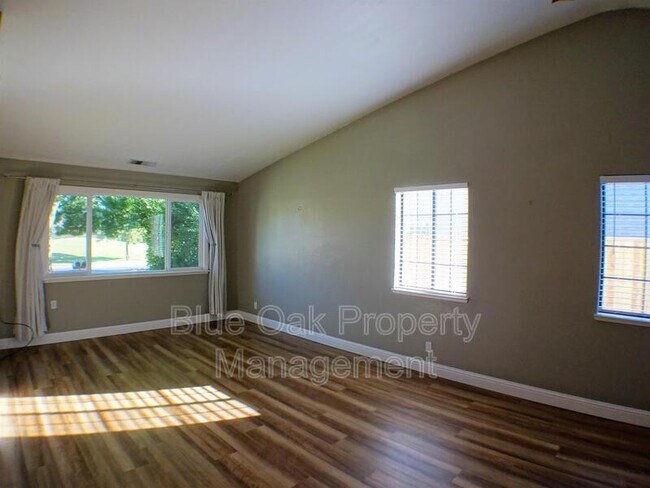 Building Photo - 3008 California Park Dr