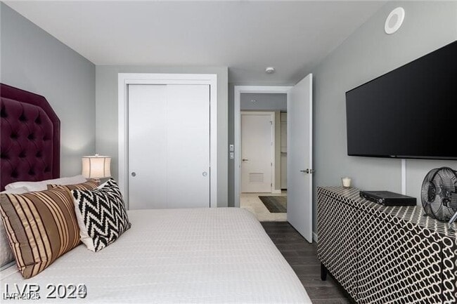 Building Photo - 4471 Dean Martin Dr