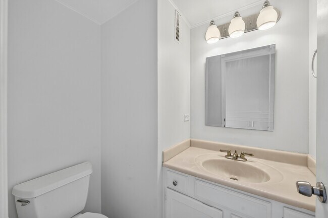 Building Photo - 2158 Countryside Cir