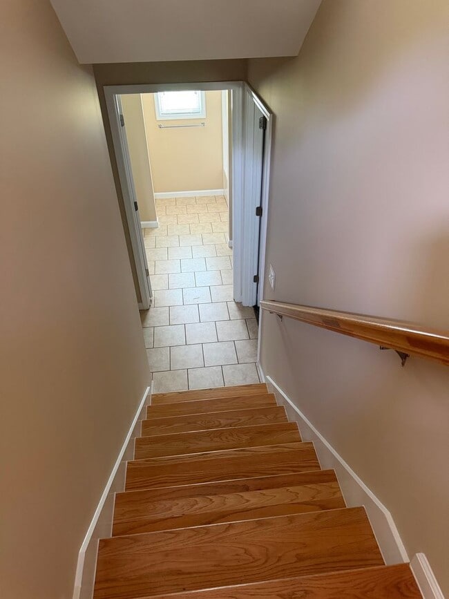 Building Photo - 2 Bedroom / 2 Bath Johnson City, TN 37604