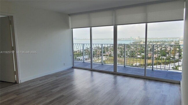 Building Photo - 7601 E Treasure Dr