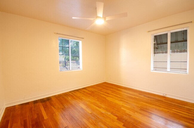 Building Photo - Iconic Sam Hughes Bungalow! Steps away from University of Arizona Main Campus!