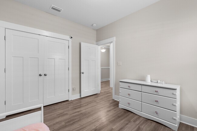 Building Photo - 1048 Pheasant Cir