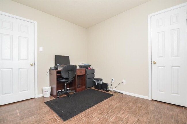 Building Photo - 7210 Foxwood Fair Ln
