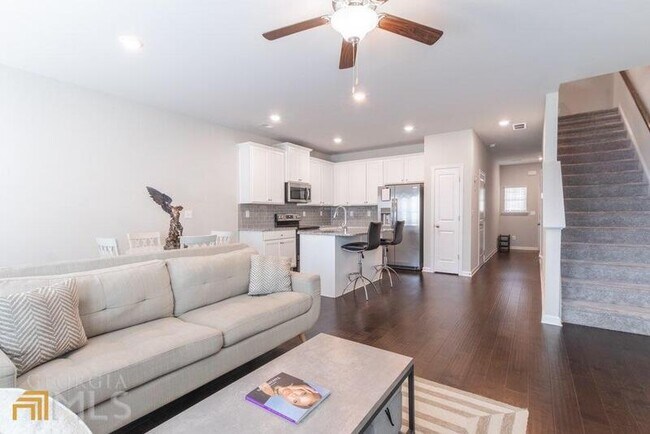 Building Photo - 3506 Lakeview Crk