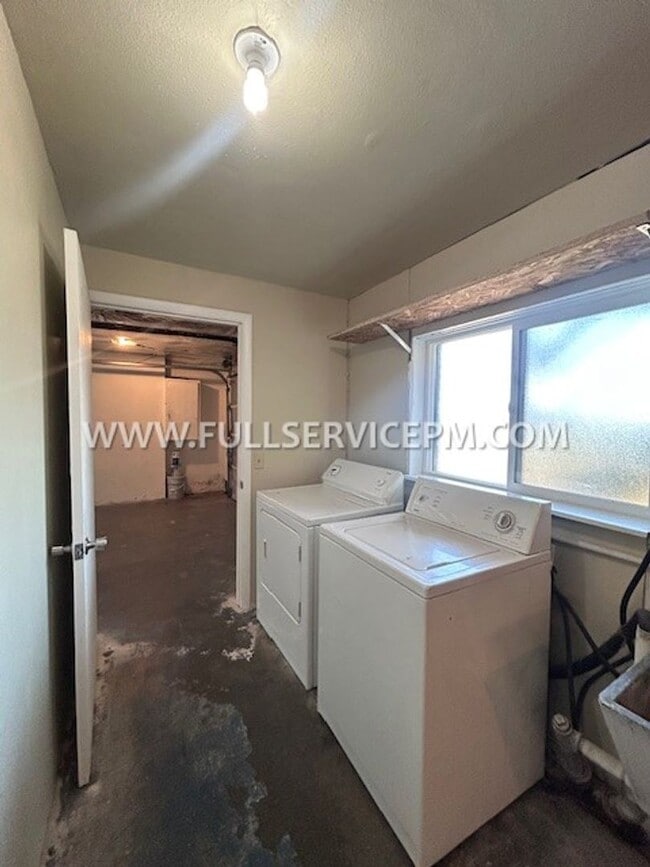 Building Photo - Exceptional South Beacon Hill 3 BD 2 BA! Huge Deck!