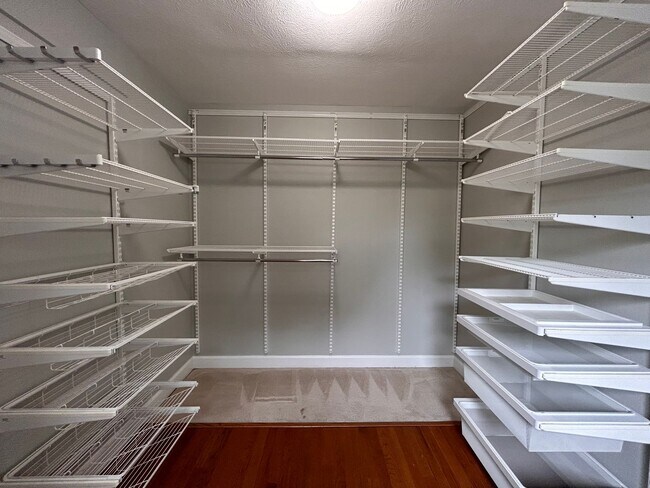 Building Photo - $0 DEPOSIT OPTION! BEAUTIFUL 1 BEDROOM CARRIAGE HOUSE IN THE HEART OF DENVER