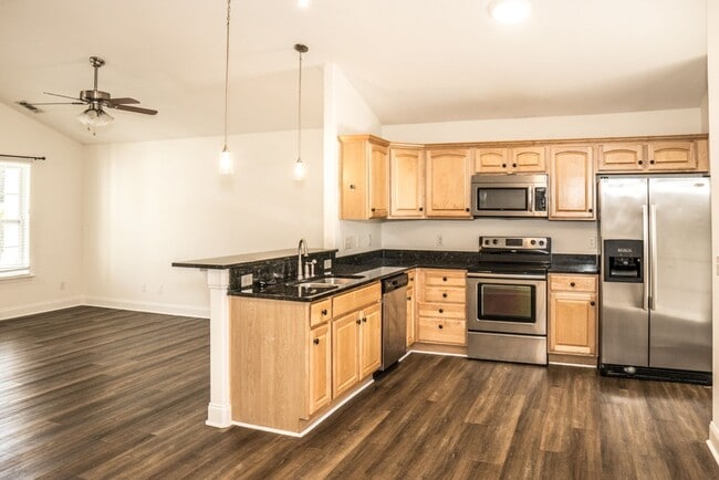 Building Photo - Three Bedroom on the Pond in Hearthstone Lakes Community