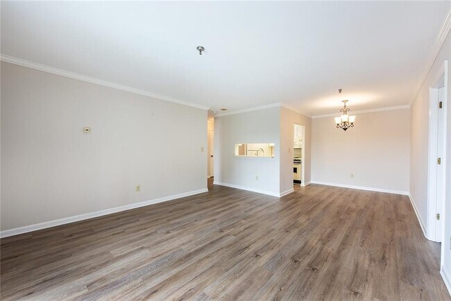 Building Photo - 300 Johnson Ferry Rd