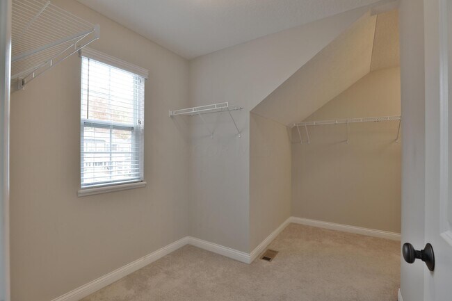 Building Photo - 1412 Leesland Dr