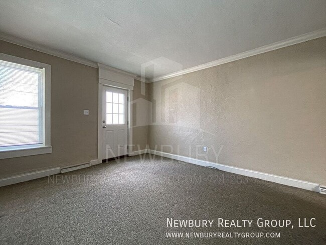 Building Photo - 39 Hickory St