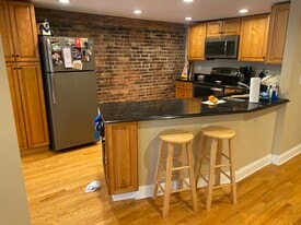 Building Photo - 28 Dove St