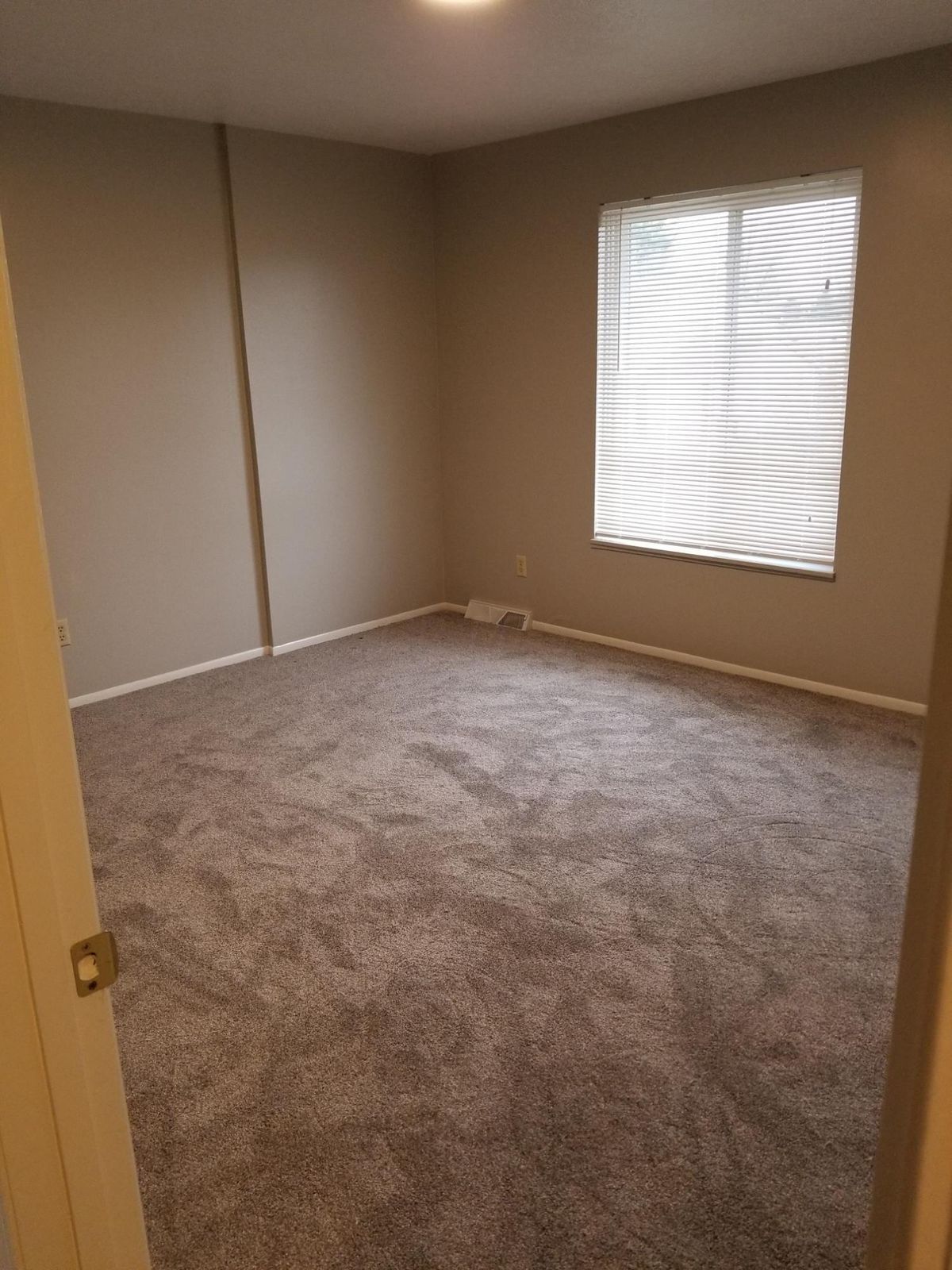 Building Photo - 1725 Churchill Downs Rd