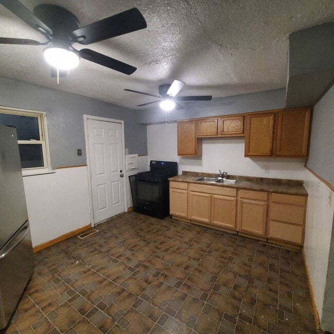 Building Photo - 3784 E 142nd St