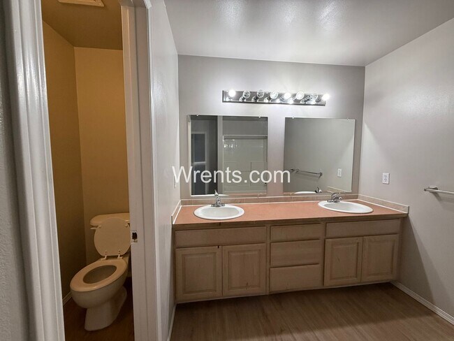 Building Photo - 1008-1010 E. Ermina