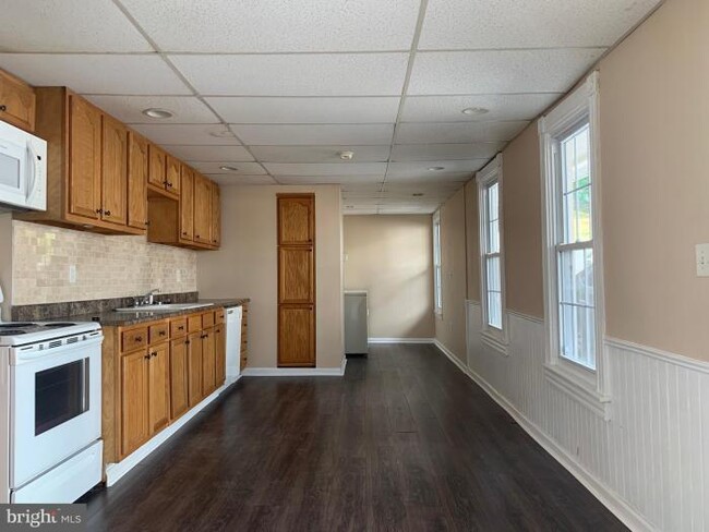Building Photo - 3 bedroom in Adamstown PA 19501