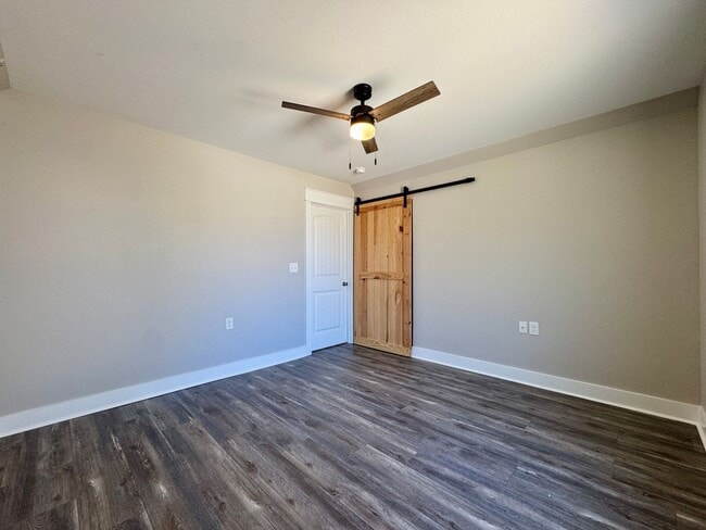 Building Photo - 1 Bedroom • 1 Bath Duplex on 23rd Street!