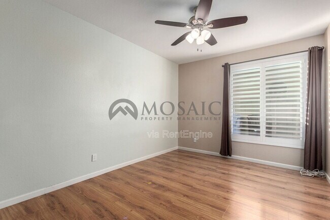 Building Photo - 2738 E Silverwood Dr