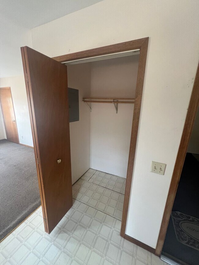 Building Photo - Rare Downtown Apt In Argyle