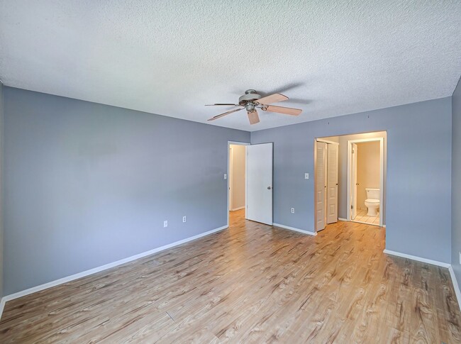 Building Photo - 96 Versailles Ct