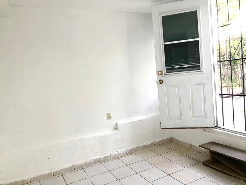 Building Photo - 1402 High St