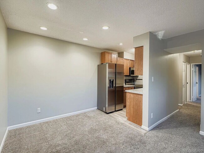 Building Photo - Welcome Home to this cozy condo in Highline Meadows!