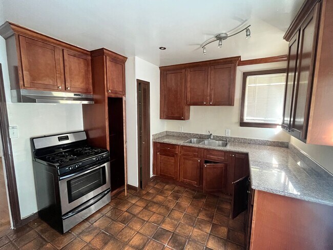 Building Photo - COMING SOON! Nice 2+ Bedroom 2 Bath House w/Bonus Room