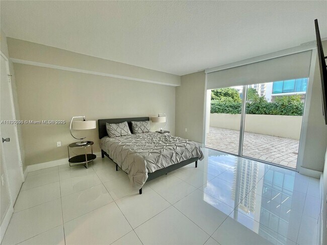 Building Photo - 150 Sunny Isles Blvd