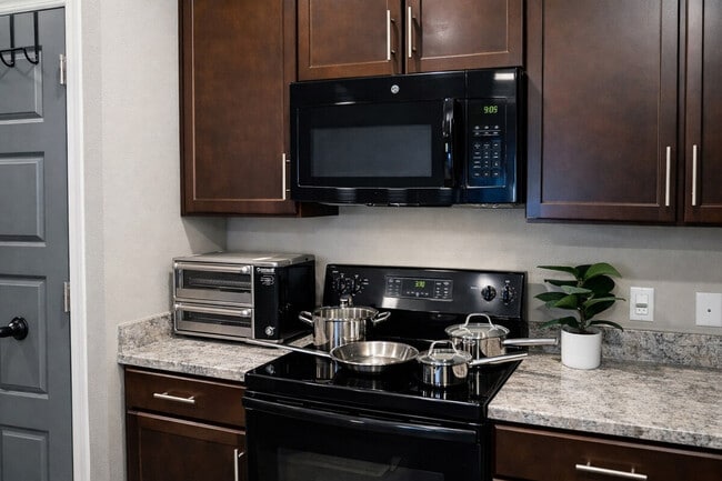 Building Photo - 8350 Cascade Ave