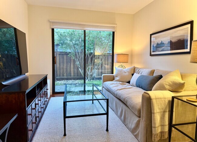 Building Photo - 6484 Heather St