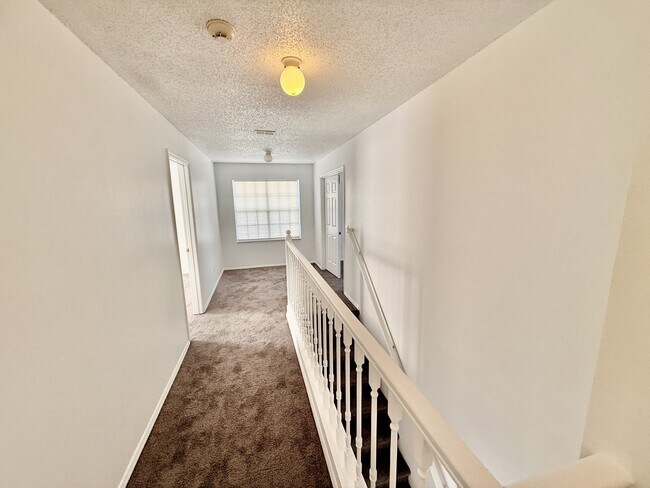 Building Photo - 3237 Fairfield Dr