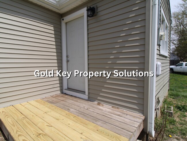 Building Photo - Remodeled 2 BR 1BA House with Garage (NO SECTION 8)