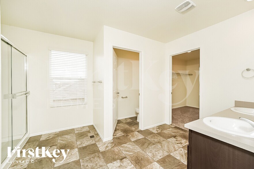 Building Photo - 816 Draw St