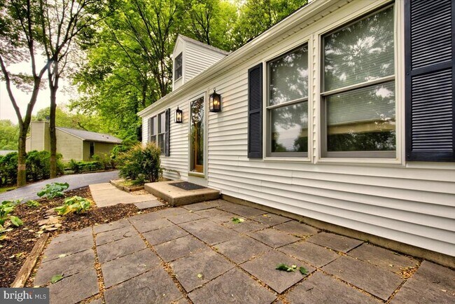 Building Photo - 342 Sherry Ln