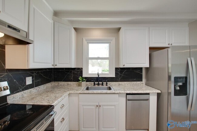 Building Photo - 803 Mead Rd NE