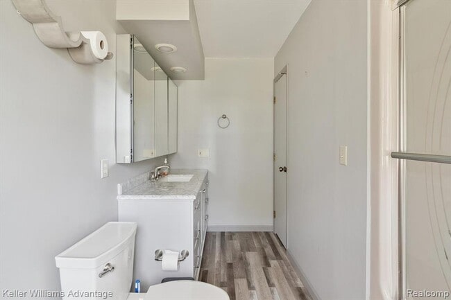 Building Photo - 245 Lynbrook Dr