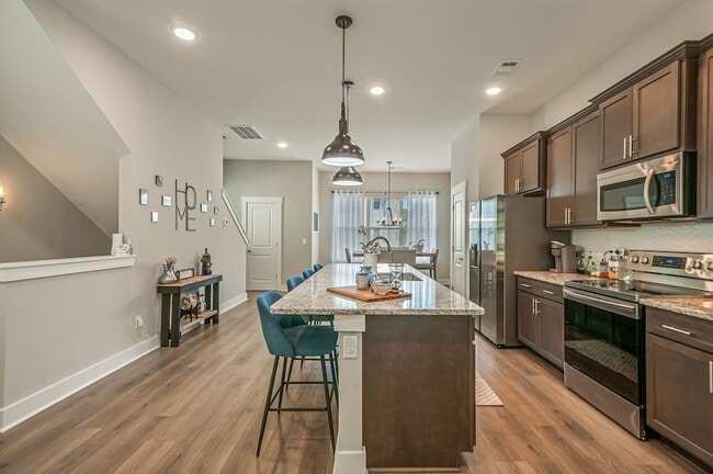 Building Photo - 207 Stonecrest Cir