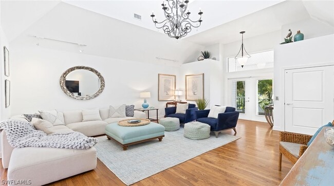 Building Photo - 877 7th St S