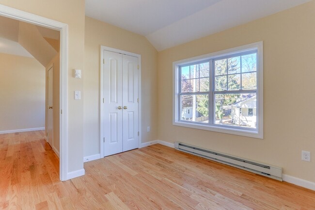 Building Photo - 51 Warner St