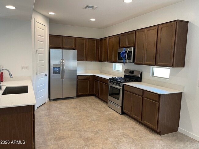 Building Photo - 16424 W Questa Dr