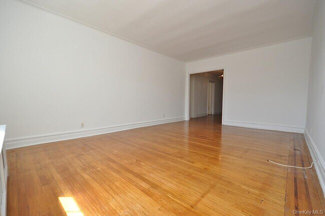 Building Photo - 105 Garth Rd