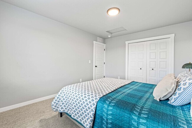 Building Photo - 5126 E Sylvan Hart Dr