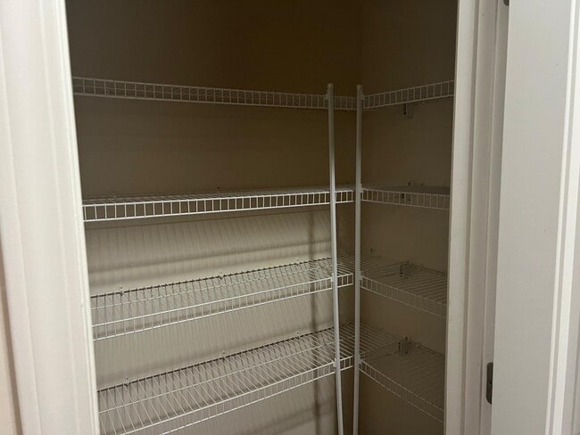 Building Photo - 2121 Chipley Dr