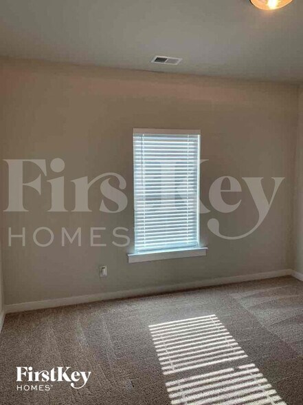 Building Photo - 305 Avalon Wy